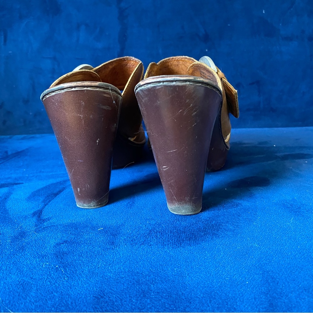 High-Heeled Leather Sandals - Picture 14 of 15